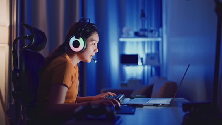 How to Improve Reflexes Through Competitive Online Gaming