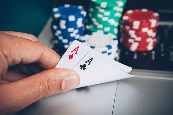 Play Live Dealer Games at the best online casino sites Singapore for Players
